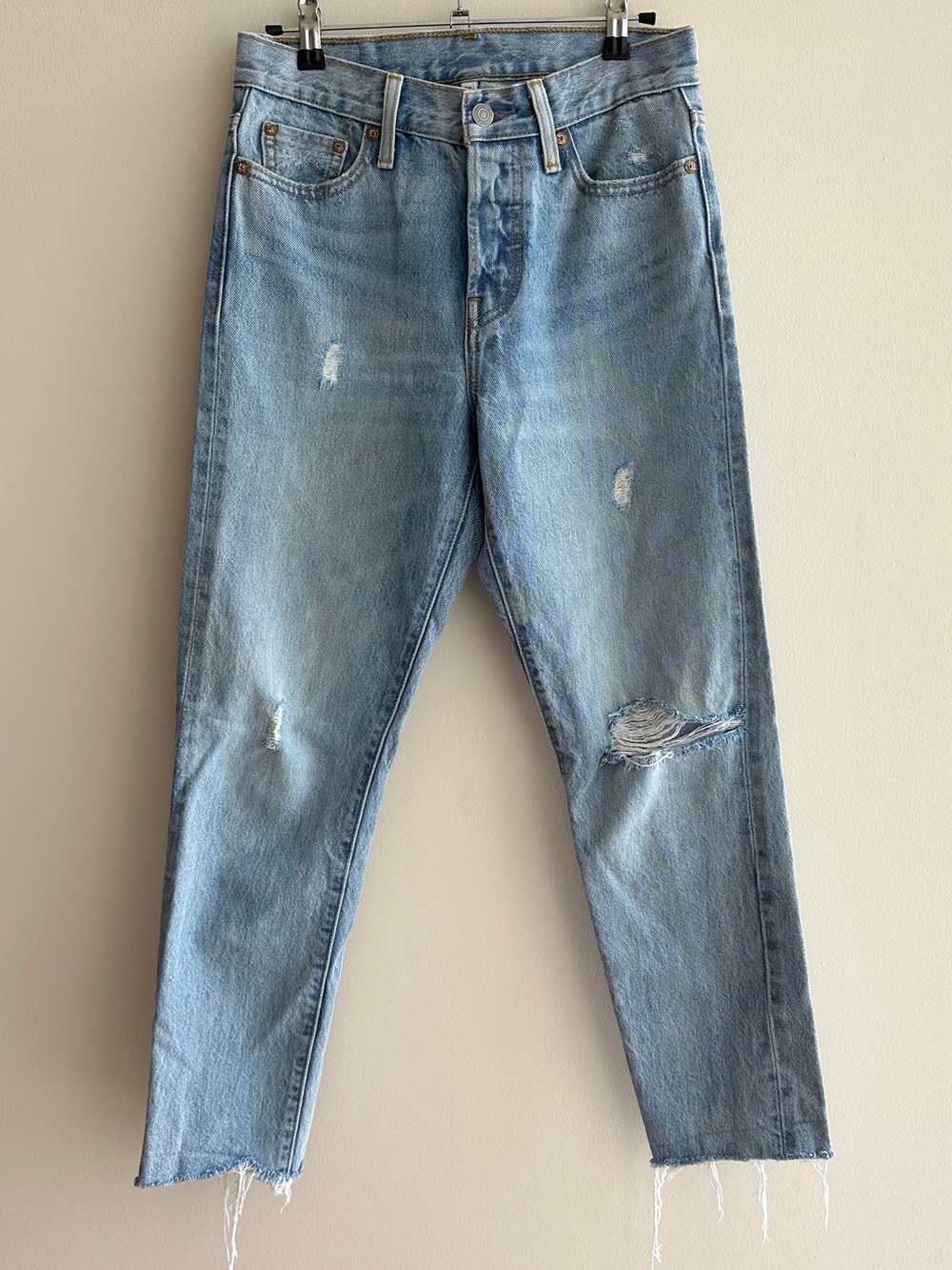 Levi’s Straight Leg Button Fly Raw Hem Light Wash Jeans, Size 25